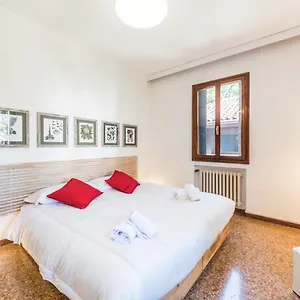 ca-roberta-venice.hotelinveneto.com/